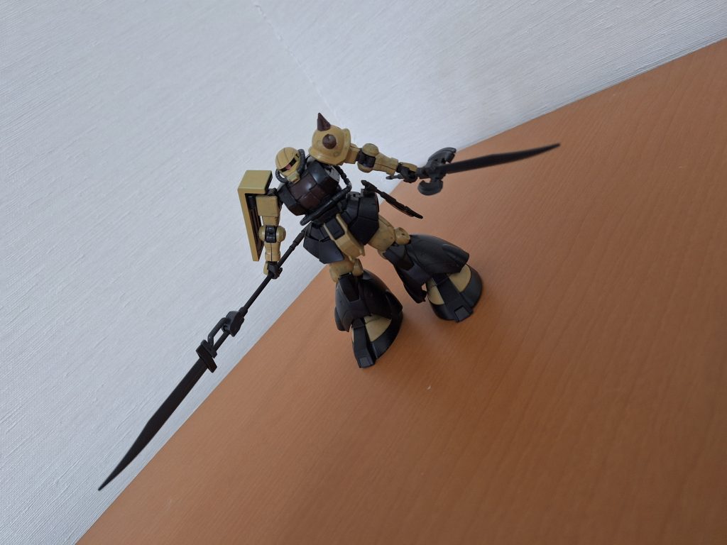 ただし、こちらは、狙撃後は、高機動を生かして一挙に距離を詰め、こちらもワンオフのヒートスピアとヒートホークソードを用いて、近接戦闘に移行します。