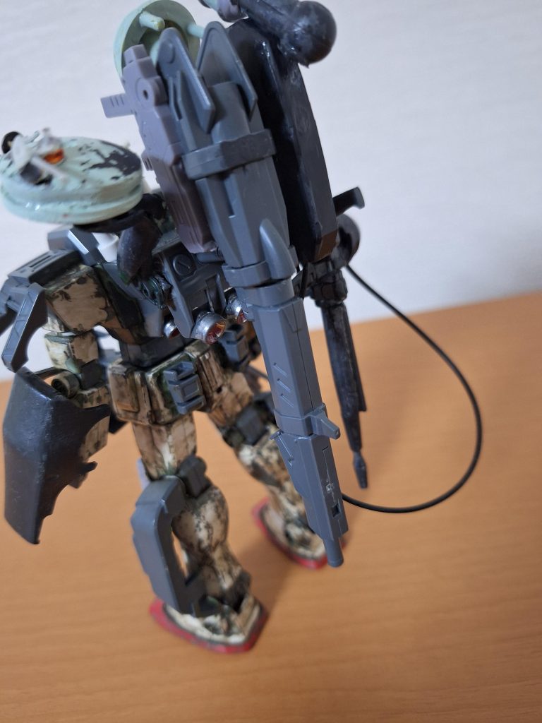 左のレドームが、スーパーカブのタイヤにフタをして、ハンドルとかライトでセンサーみたいにしたものです。あとで、既成改造パーツもあることを知り、チェンジリングライフルも背負わせております。