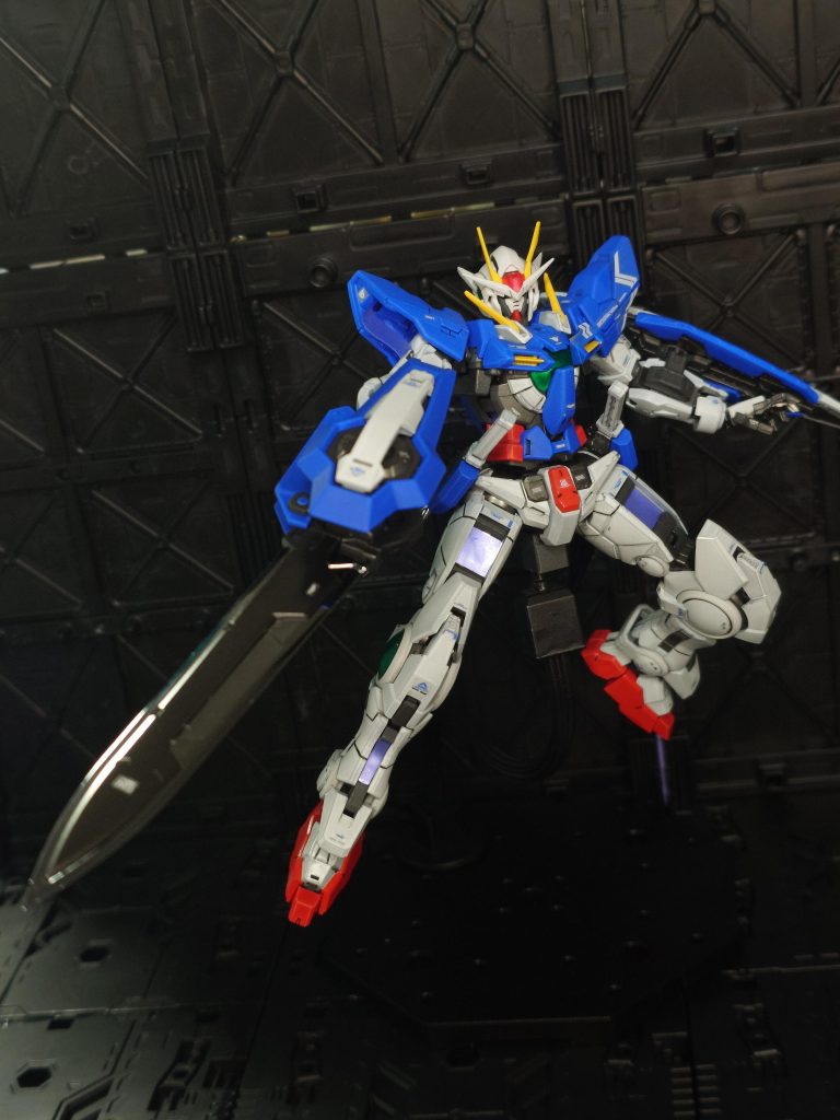 GNソードとGNブレイドのシルバーメッキがとても綺麗でいい感じ😆セブンソードってテレビだとよく分からなかったんですが、作ってみてようやく全身仕込み武器だらけだったことが分かりました(笑)