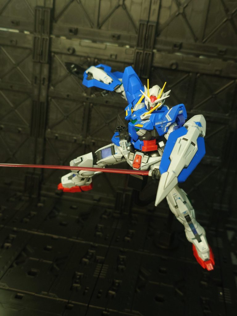 ダブルオーは公開当時、既存のガンダムとあまりにスタイルが違ってこれガンダムなのかと違和感ありありだった覚えがあります😅とくに太っちょヴァーチェ(笑)