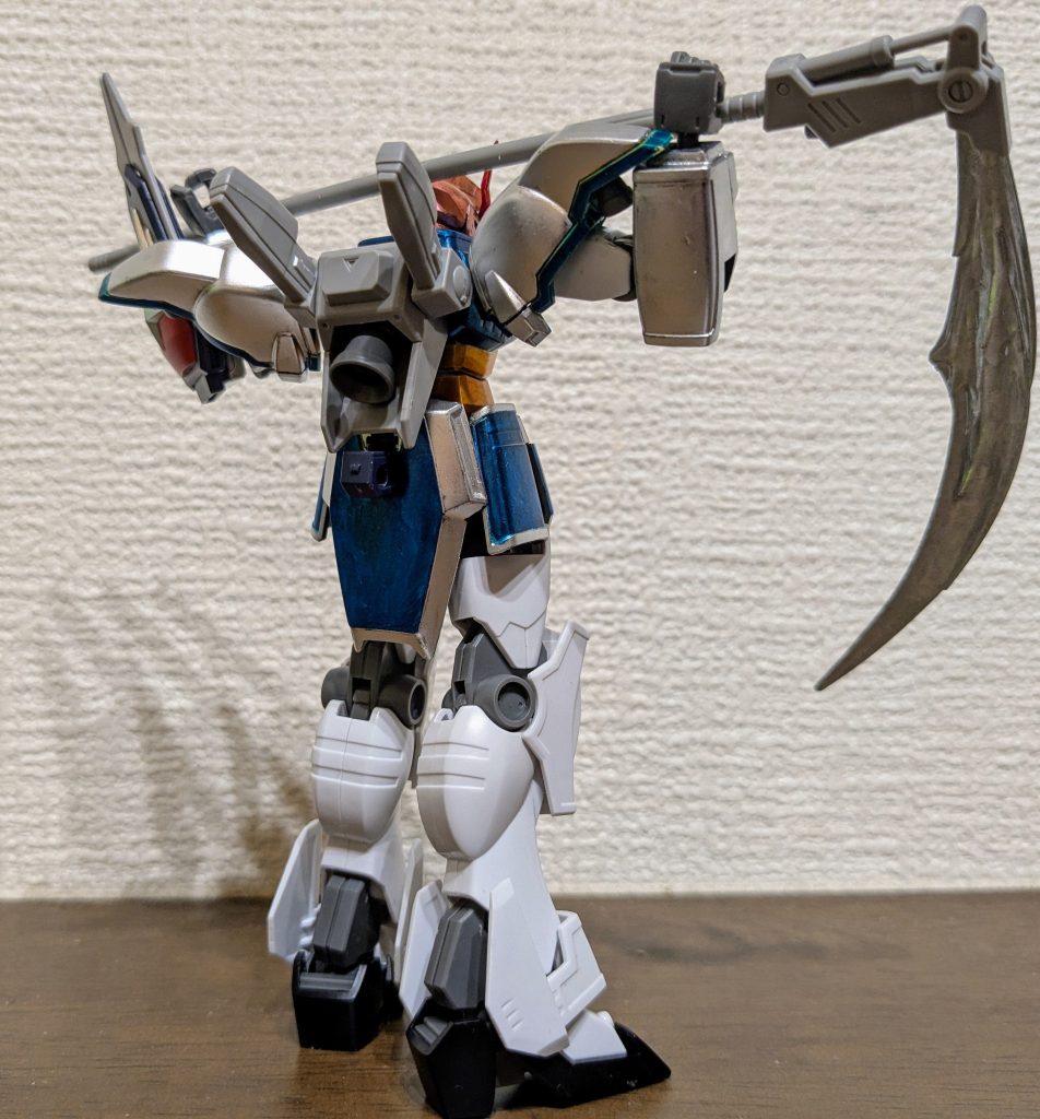 バックショット。背面も正面と同様の配色です。足はそのままで小町のイメージ通りだったので手は加えず。バックパックも、どうしようかと色々悩んだんですが、デスサイズっぽさを残したかったので、成型色そのままにしました。