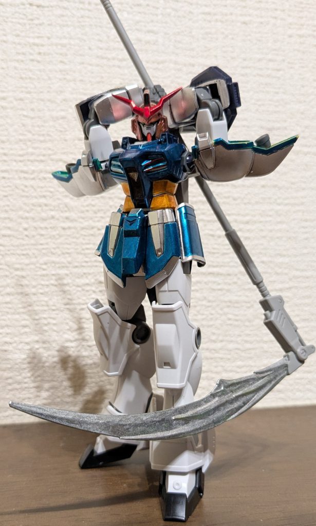 最後に、「死神は今日も船を漕ぐ」の表紙絵のポージングで締めです。小町のデスサイズも完成したし、あとは彼女の上司の機体が完成すれば満足満足といったところです。現在、鋭意製作中ですので、も少しお待ちを笑以上、小野塚小町専用ガンダムデスサイズでした!ご覧いただき、ありがとうごさいました!!