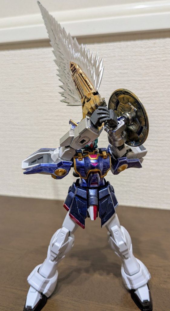 「白黒はっきりつける程度の能力」解放をイメージして1枚。エピオンのビームソードをシャインシルバーに塗装して接続してみました。「白です!」無罪確定な感じで上に振り上げてみました。それでも大出力なので、当たったら大変ですが笑