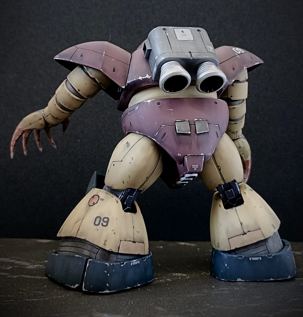 バックショットです。足部分も一度切り離してます。素だとシンプル過ぎるので、スラスター的なモノを付けて少し密度感をアップさせています。ご覧いただきありがとうございました🙇 