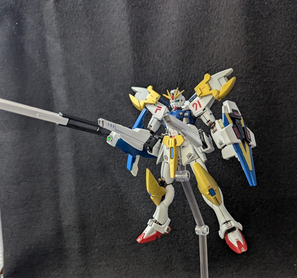 最後にハイマットフルバーストをネットで見た情報でHGのF91はヘルメットの被りを浅くしたほうがいいと見たので少し浅くなるように加工して頬も削ってみました