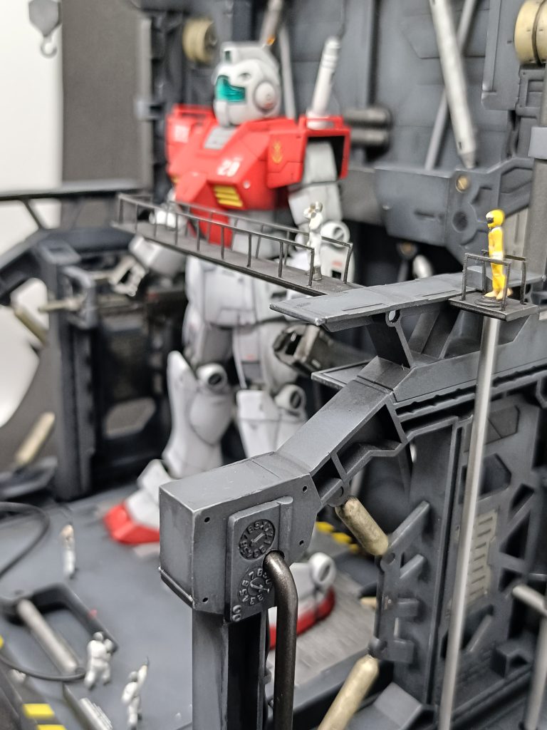 メーターの様なもの何かわかりますか？パイロットの昇降機もランナーで。使えるものは何でも使っちゃいましょう😁