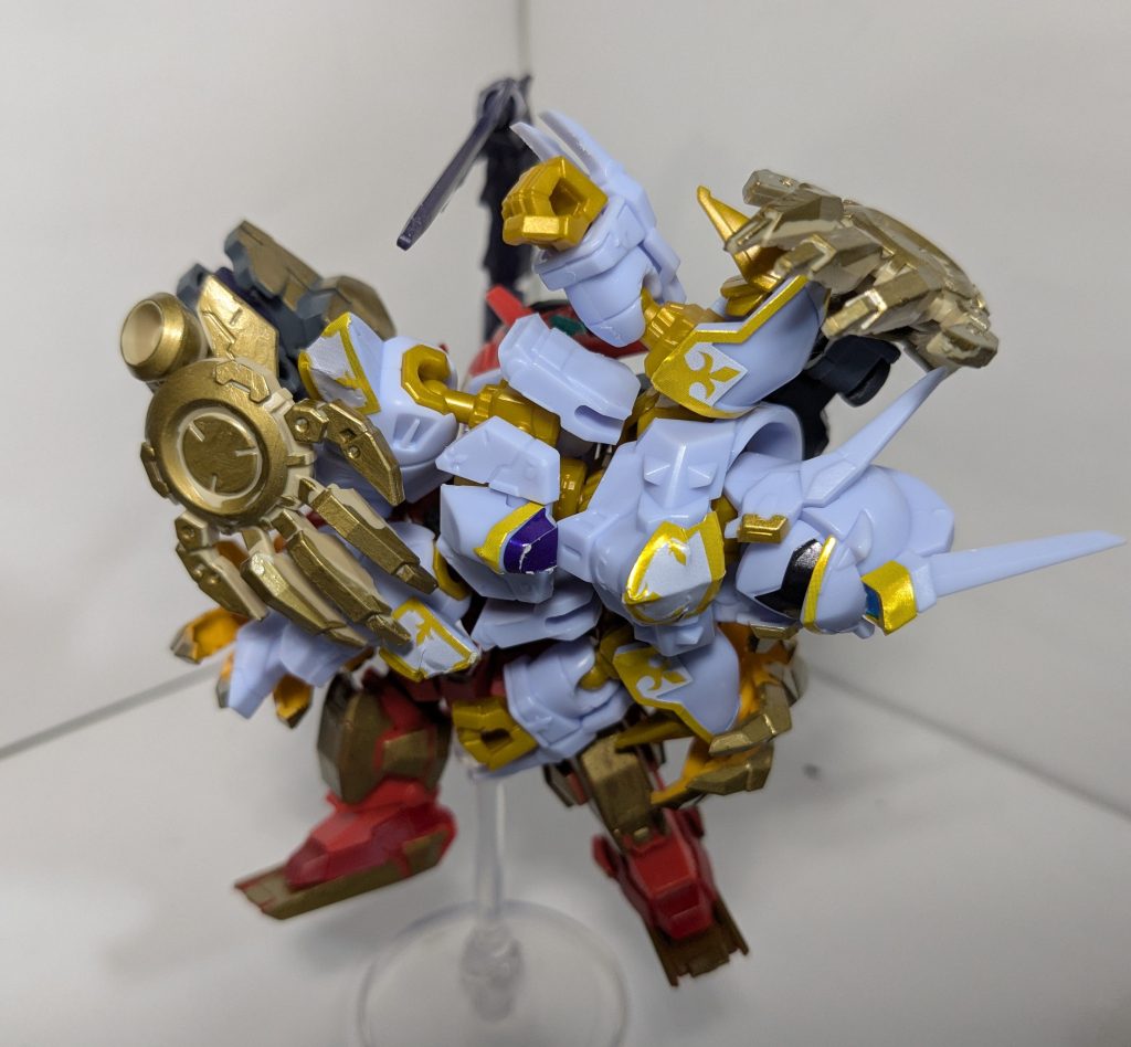 4つある爪で相手を捉え尻尾の針でトドメを指します