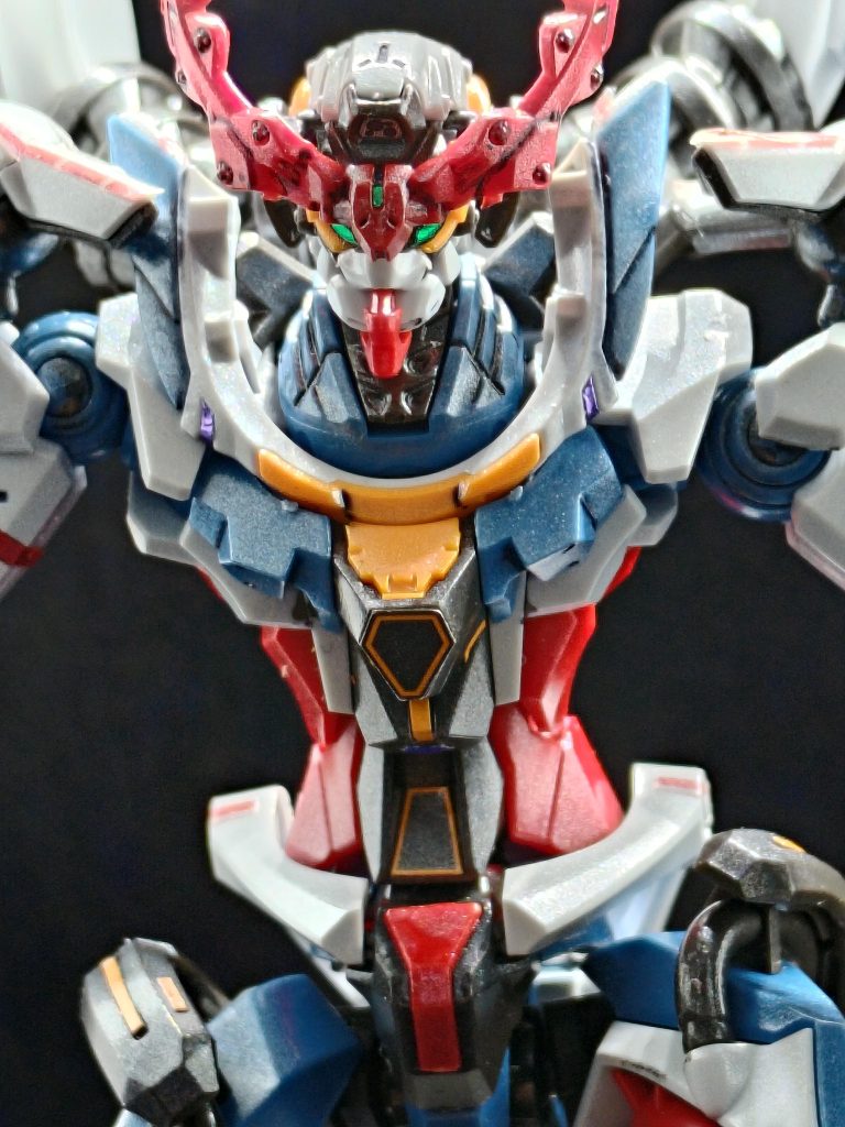 キラキラ感を出す為に光沢仕上げでホワイトパールを上から吹き付けています。なぜキラキラ感出したかったのかは映画を観て下さい(笑)めっちゃわかりにくいですが、少しキラキラしてます。