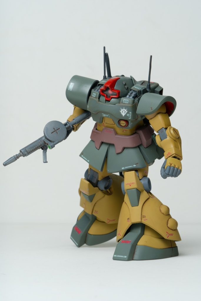 ホバーで高速移動をするドワッジ！！…ですが足の裏のパネルが実はリックドムの方になってて恥ずかしいので足裏は見せられませんw素組して眠らせてたのですがドム用のホバー用パーツを紛失していた失態のためうちのドワッジはホバーが出来ない機体になっちまいましたw