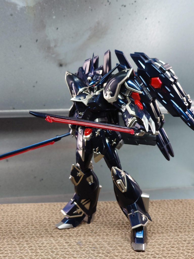 ブラックナイトなので、黒くしてやろうという安直な発想です。 本体黒…ガイアのプリズムブルーブラックエングレービング部…ガイアのスターブライトシャンパンゴールド関節…ガイアのスターブライトシルバー