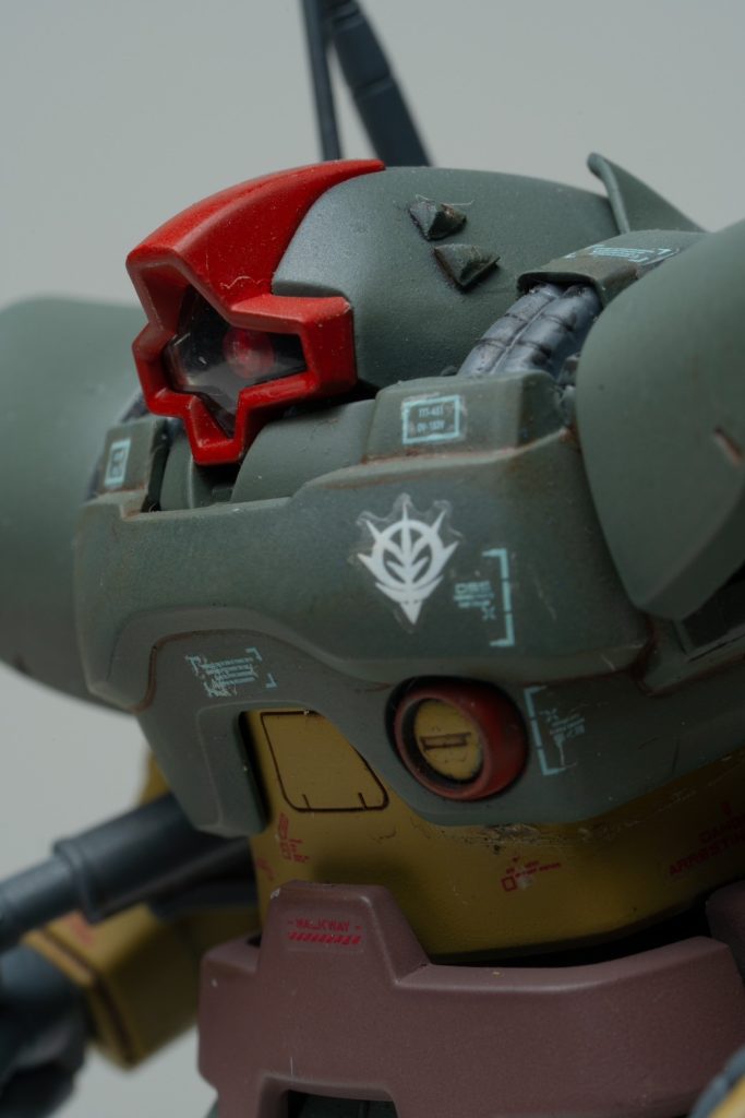 唯一イケメンなポイントはモノアイを後方に下げることと一回り小さいサイズにしたことで精悍には見えるところくらいでしょうか。カラーリングはUC登場の配色で少しトーンを明るめにしましたがまぁ割と良い色には落ち着いてくれました。そんな感じで制作したドワッジ。他の方の作例はどれもレベルが高くて正直並べたら「う〜ん」って感じですが無いものは作る（それっぽく）って精神で頑張りましたので見ていただけれは幸いです。