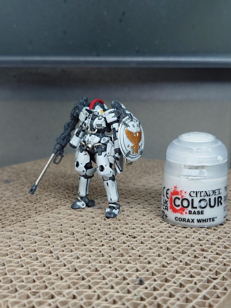 サイズ比較用百式とzzも手に入れたので、また挑戦したいと思います。550円でこの満足感はいいですね。