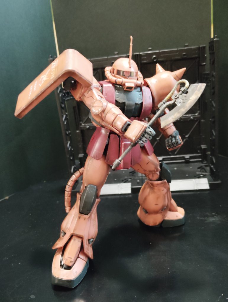 シャアはつまようじでちまちま