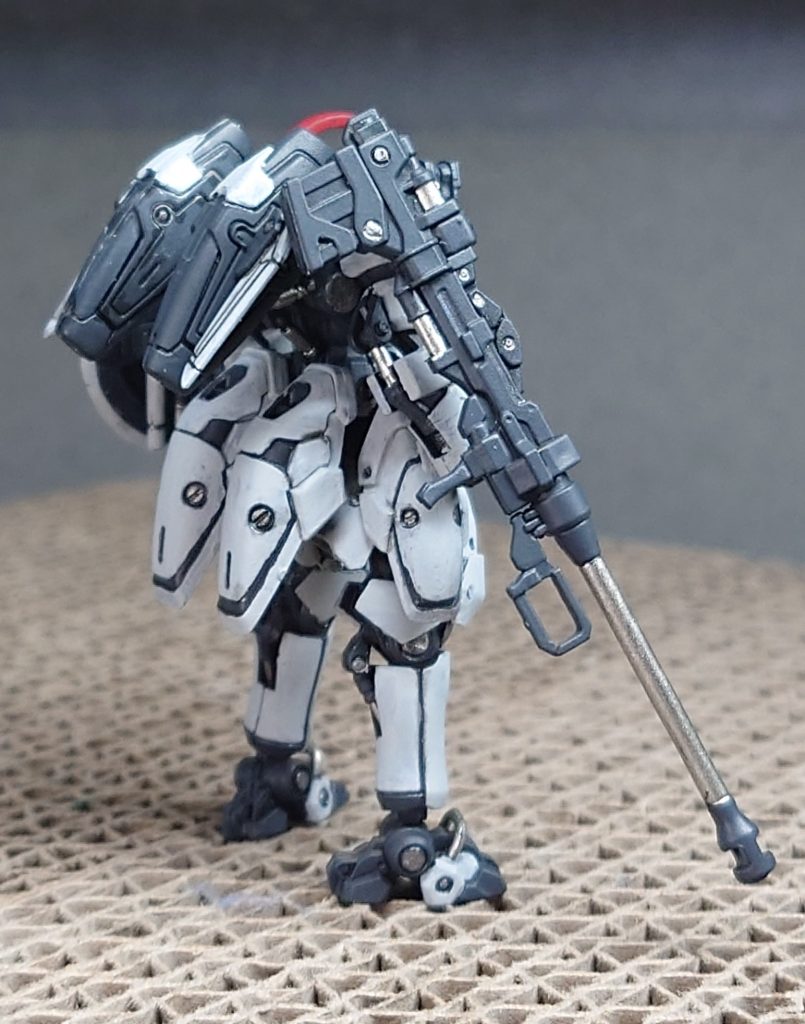 パイプはタミヤエナメルのチタンシルバー一応墨入れも市てみました。