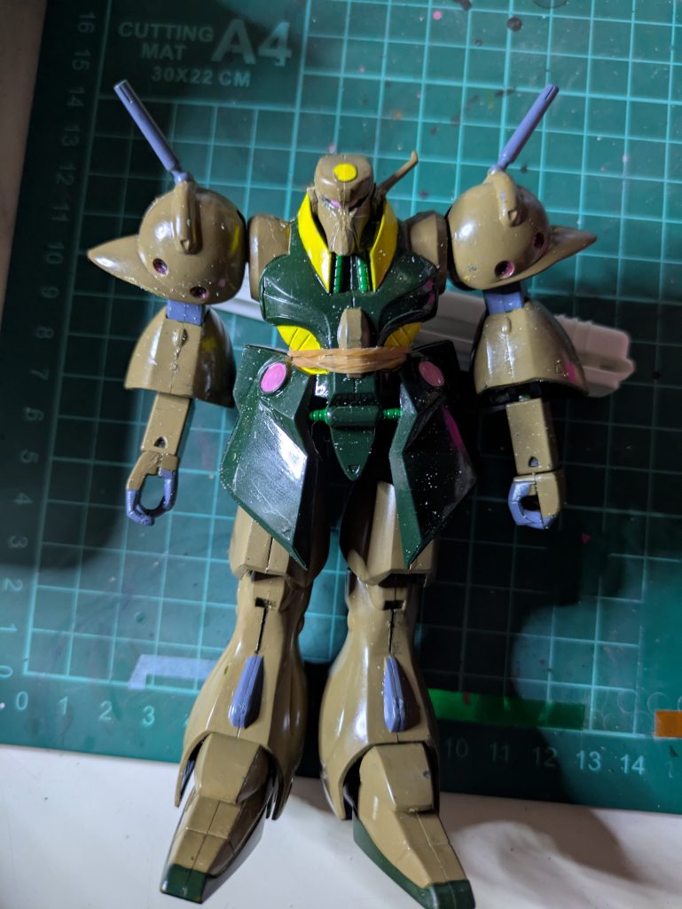 発掘当時です。唯一の救いは水性塗料での塗装であった為、マジックリン洗浄で綺麗になったので助かりました。