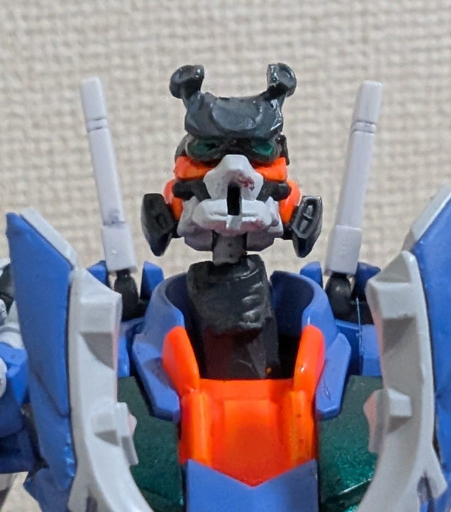 装甲を外すと、この様にジークアクスです。