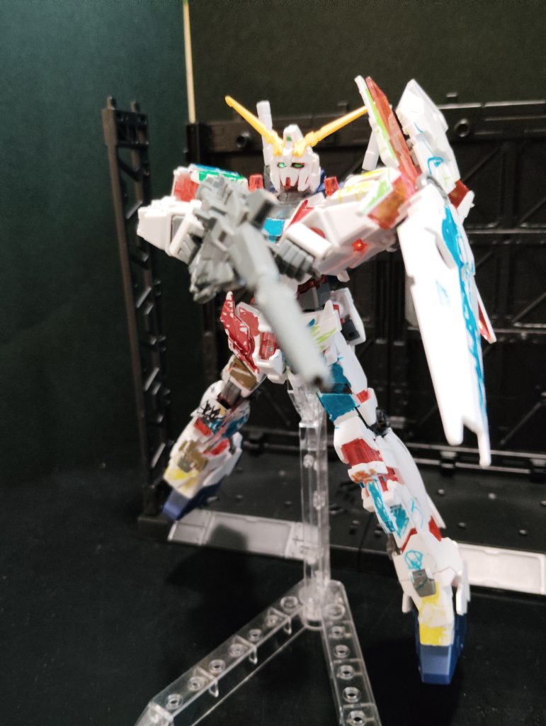 マッキーは部分塗装に使っていたのですが子供が塗るにもいいですね！(gundam-kao2)