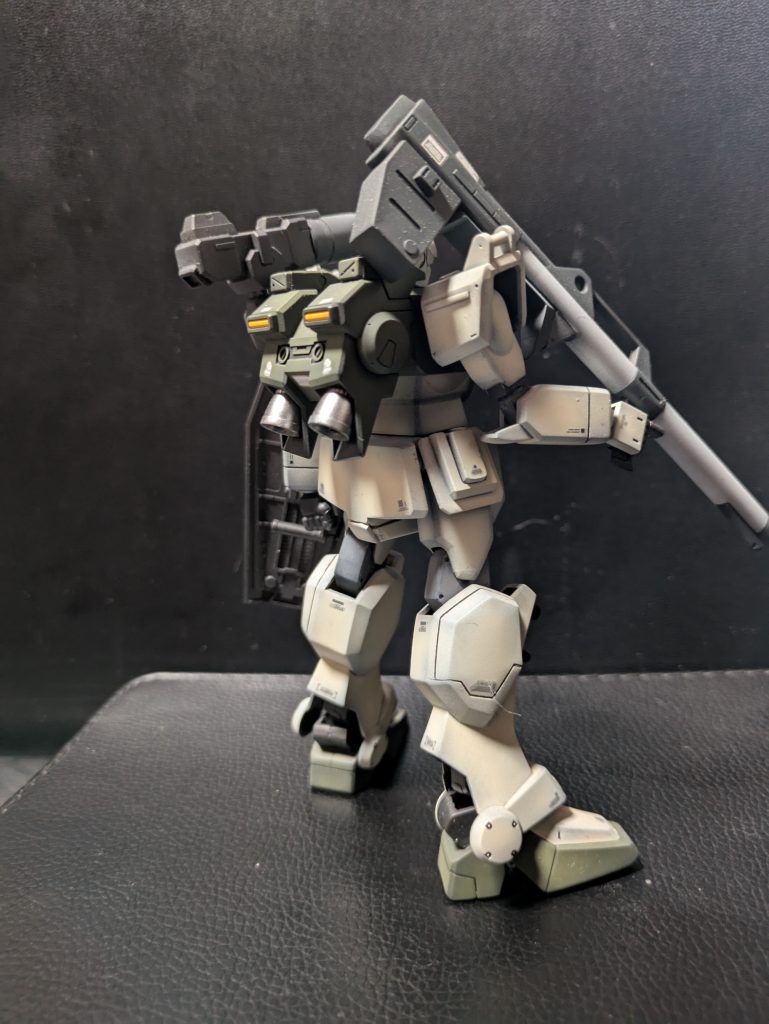 バックパックは何故か余っていたパワードジムの物を流用しています。