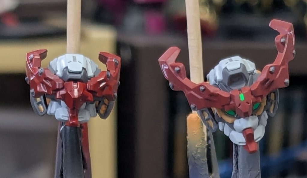 今回はつや消し塗料をスーパークリアーグレートーンにしてみました（左がつや消し前）。