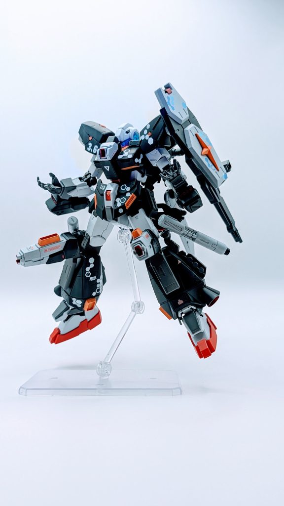 ここからはサラトガアーマーの武装紹介です!・トリプルメガ粒子砲胸部メガ粒子砲と膝部アーマーにも内蔵されているメガ粒子砲を一斉発射する「トリプルメガ粒子砲」です🤤👍✨膝部の装甲にはサブジェネレーターとメガコンデンサが内蔵されています。もちろんそれぞれ個別に発射することも可能!ミルク少尉に寄るとハイメガキャノンに匹敵する威力があるとかないとか…🤔発射時に「マキシマムシュート!」と叫びたくなるポージングにしてみました。