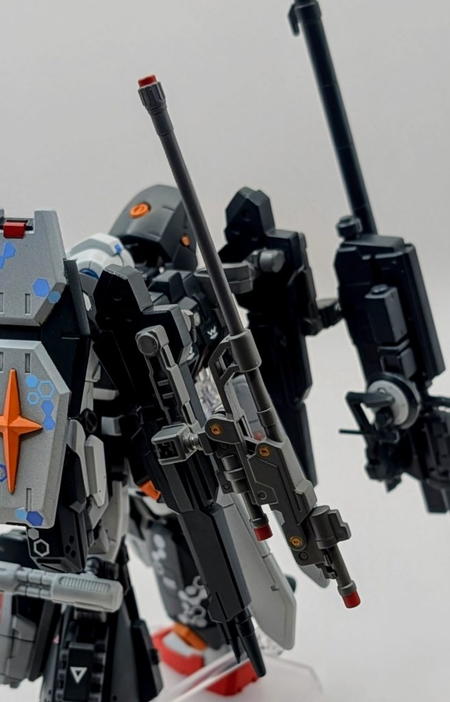 ・ツイン・ビームスピアージムストライカーのジャンクパーツから頂きました!敵に接近戦を仕掛けられていきなりやられたらカッコ悪いという小隊員の意見を取り入れて泣く泣く装備したという設定です。しかしミルク本人が使用することは無く、キクリが使用率の9割を占めている武器です😇