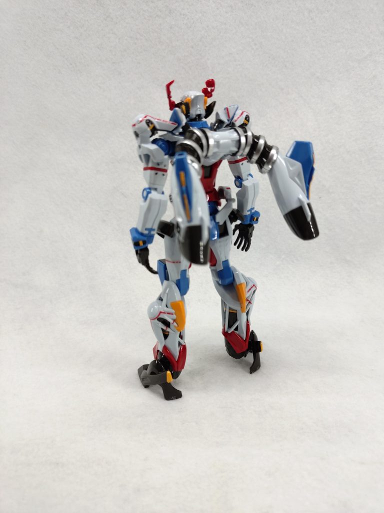 作った方は分かると思いますが、箱絵と比較すると結構オレンジが足りない所が多く、細かいオレンジの部分はホイールシールをデザインナイフでカットして貼ってます。どなたかのYouTubeでやってたのでまねしました。