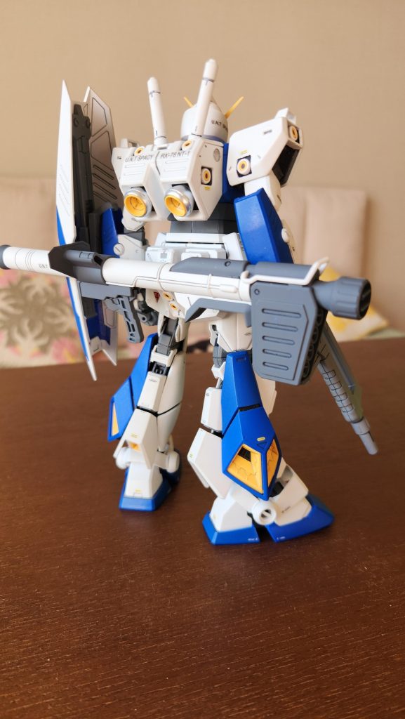 原作では武器はビームサーベルとガトリング砲だけだったのであまり色々持たせない方がスッキリしますね