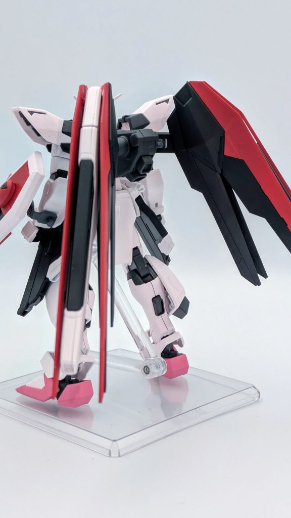 背面から。ウィンダムベースなので、機動ウイングはストライカーパックシステムと同規格にしました。その為各種ストライカーパックを装備できます。