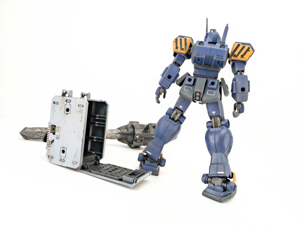 30MMのコンテナ。陸戦のより一回り大きい?Nゲージのコンテナ(地質学者のテントの横に置いてあるヤツ)を入れようとしたらビミョーに入らなかった…工具だけじゃなくてそういうストラクチャー系も入れられたら面白いよね。