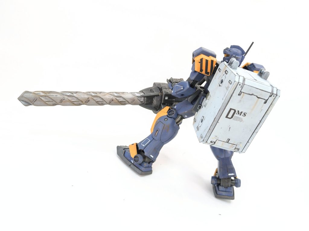 『ドナルド・モビル・サーヴィスぃず』、要は何でも屋ですw土木、建築、戦闘指南、重量物運搬、僻地やワケ有り組織への行商などなど。なんだかんだ言ってもティターンズ残党のコネで(2人共ただの一兵卒でもないし)もっとどうにでも楽にやれる気はしますが、モンシアは既に、上手く世渡りしようとか上昇志向とかは薄れているっぽいし、半隠居生活みたいな方がそれっぽいんじゃないかなーと。