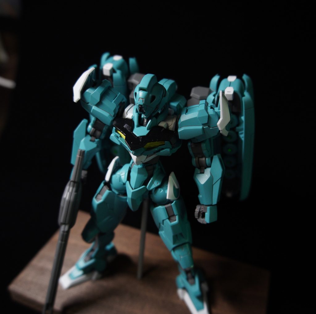 腰の延長や肩の目隠し、腕の3mm軸を塞いだりしました。