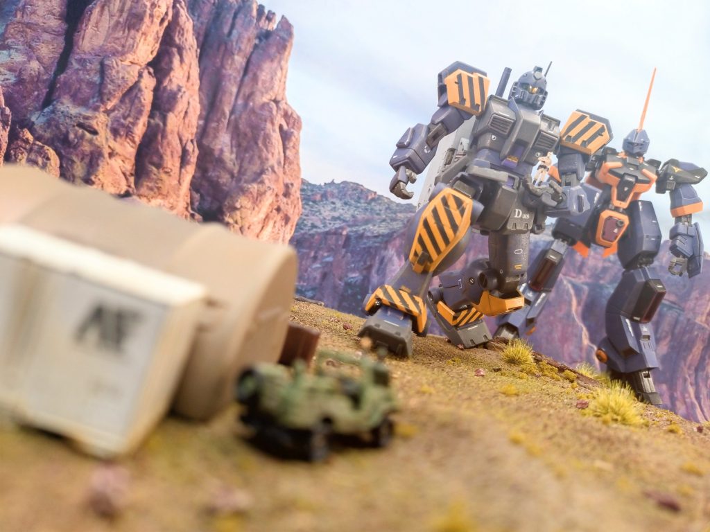 「では早速作業に入らせて頂きます。ドリル作業中はかなり粉塵が飛びますのでテントの中におられた方が良いかと思います」「はいはーい、まテキトーにヨロシクですよー」 〜 〜 〜 〜 〜 〜 〜 〜 〜