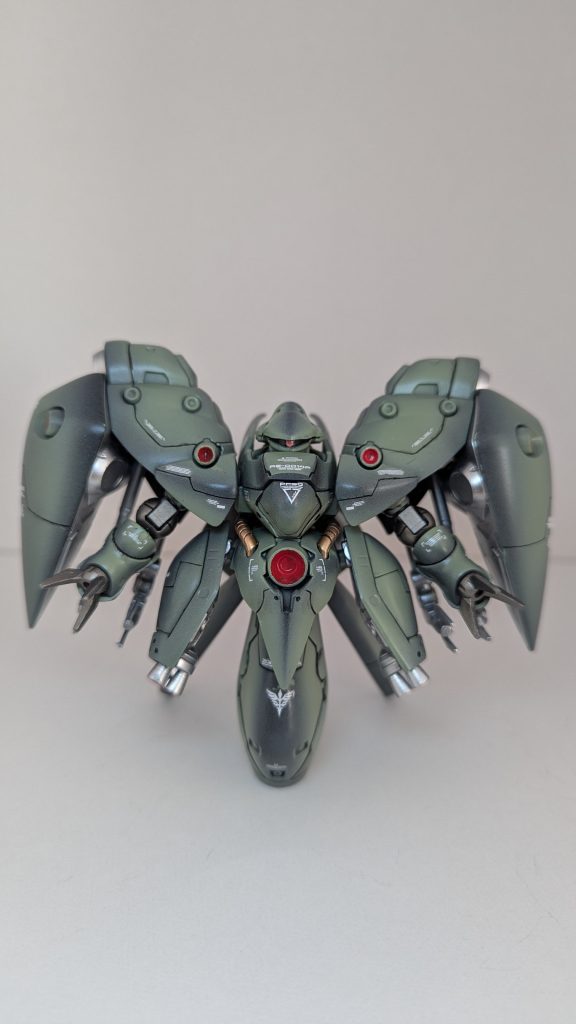 今回は、初のグラデーション塗装をやってみました。なかなか難しいです🥺デカールはあるもので対応😅苦手なスジ彫りも少〜し追加。