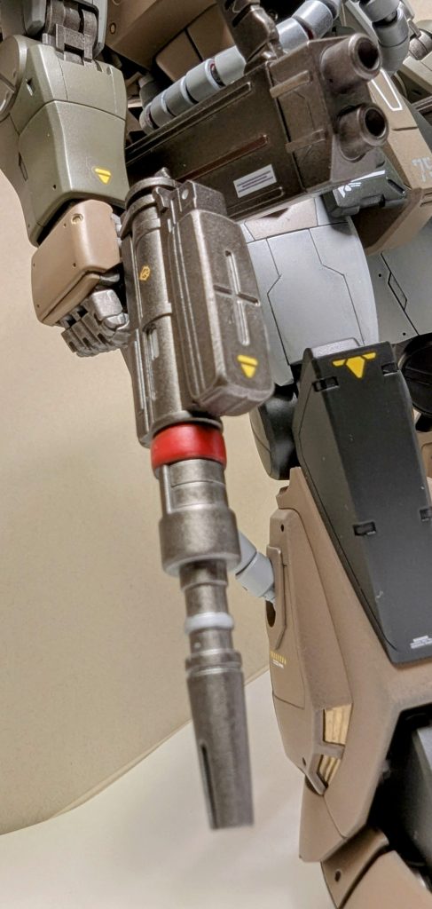 重装型なので近距離用に…”ザク・ガン”ハンドガン位に小さくしたかったんですが、どうしたもんか…ちゃんと上部マガジンは脱着可能です。