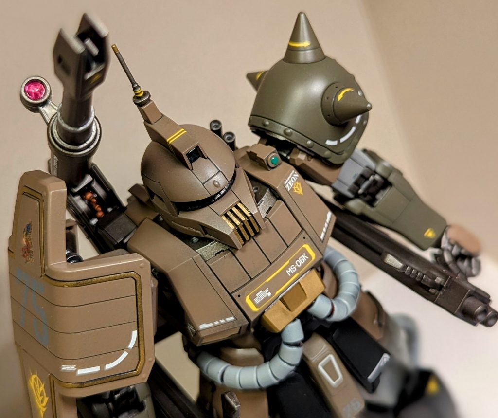 マニュアル読んだら、このキャノンって対空砲なんですね!対地MS用かと思ってたわ。で、あるならば、命中力を上げるために某マシンガンスコープを装備!