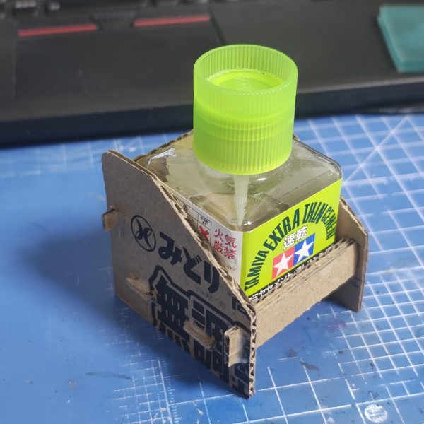 自作角ボトルホルダー弐号機