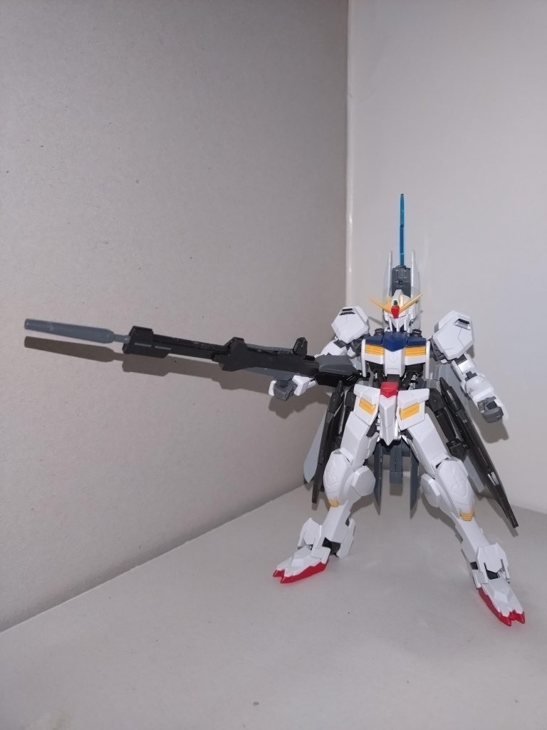 千聖「グリップにあるダボピンが、キャリバーン由来のハンドパーツと干渉するため、ダボピンを切り落としています」