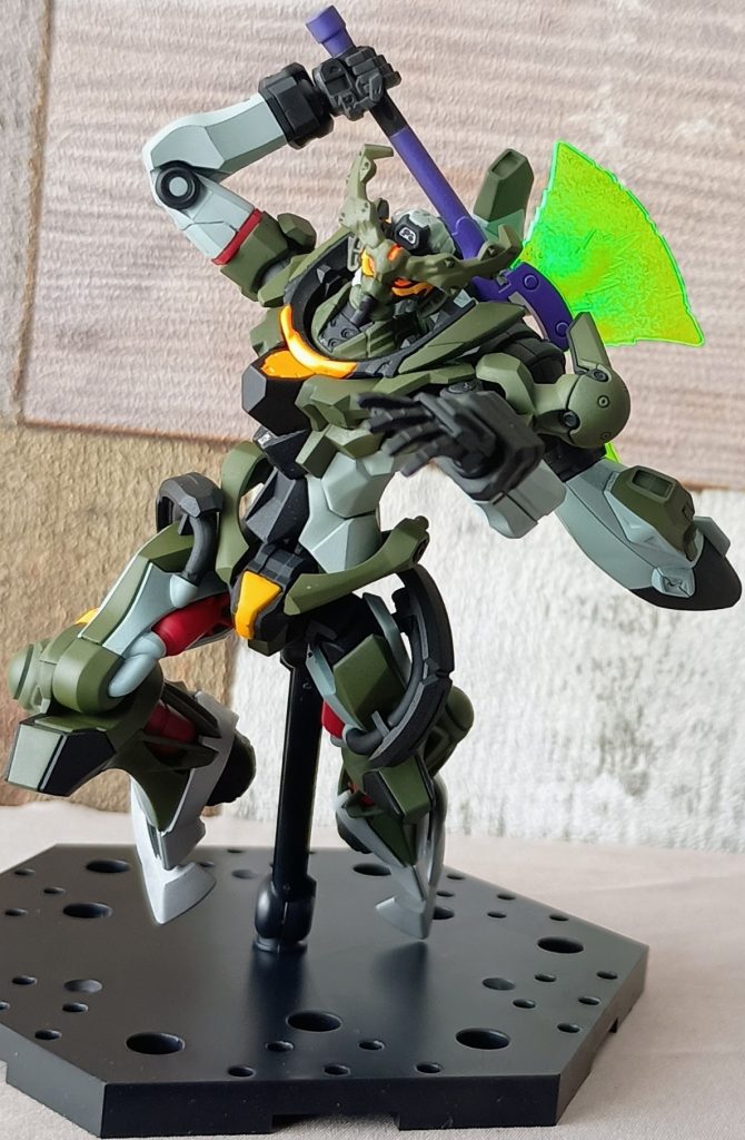 直立よりも動かした方が映えると見た