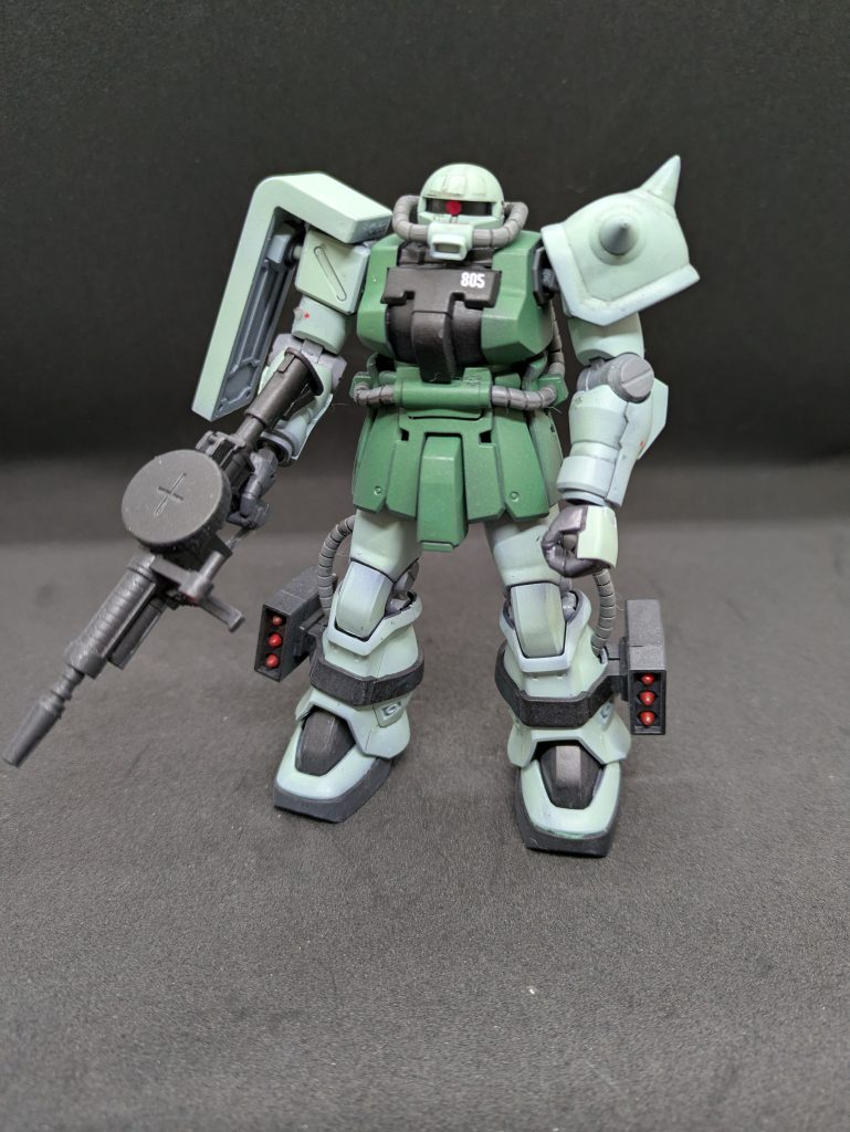 こちらは随伴機。付属のミサイルポッドを装備。一気に重厚感が増します。