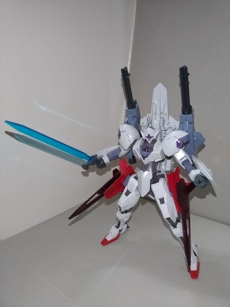 つぐみ「バックパックはガンプラバトルアームアームズの本体と、ヴァリュアブルポッドとの組み合わせで、腰アーマーは30MMエスポジットΓからいただきました」