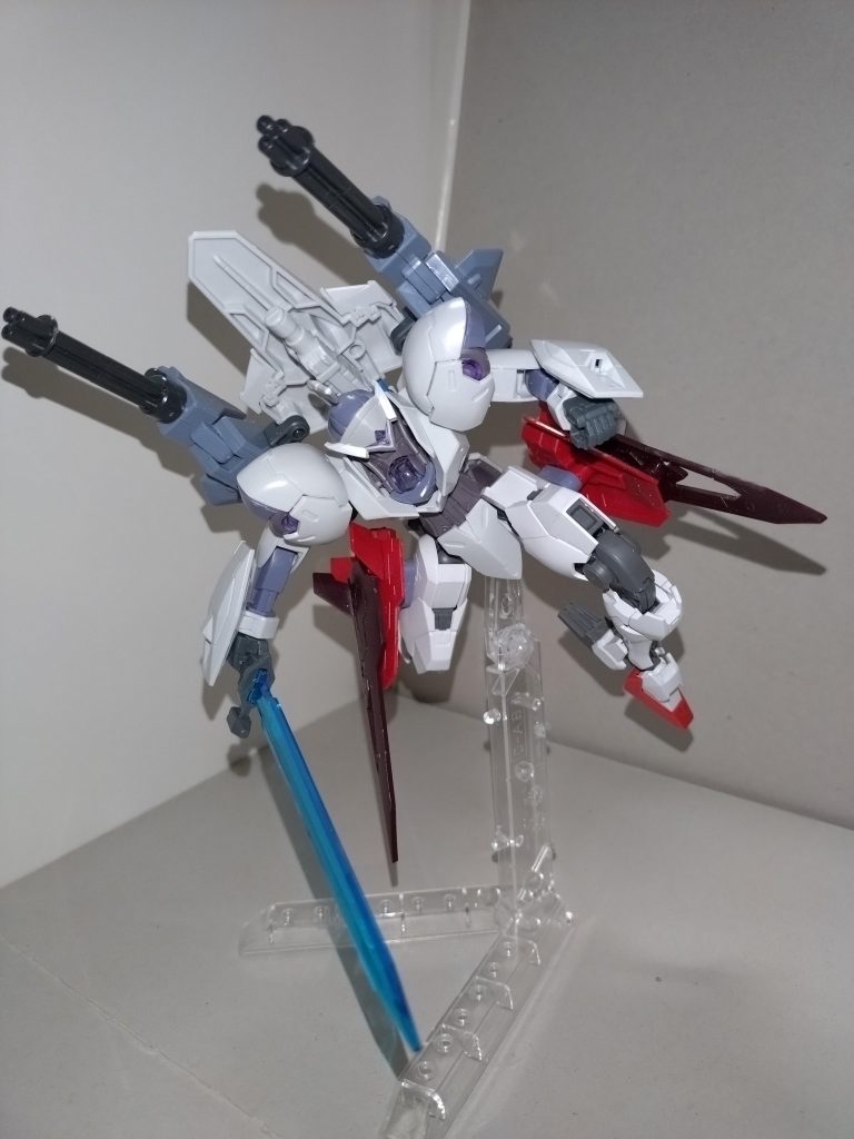 つぐみ「ついでに、腰のナイフを手に持たせることはできません」  