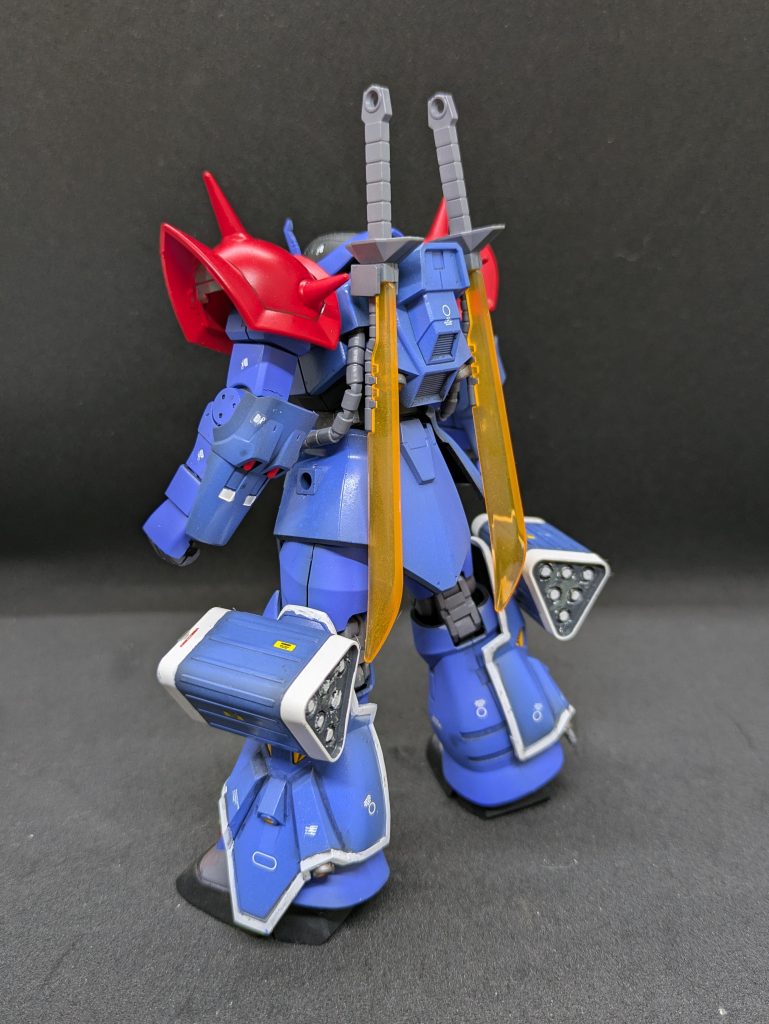 後ろ姿2。ミサイルはシールだったのですが、剥がして塗りなおしました。汚いですね・・・(反省)