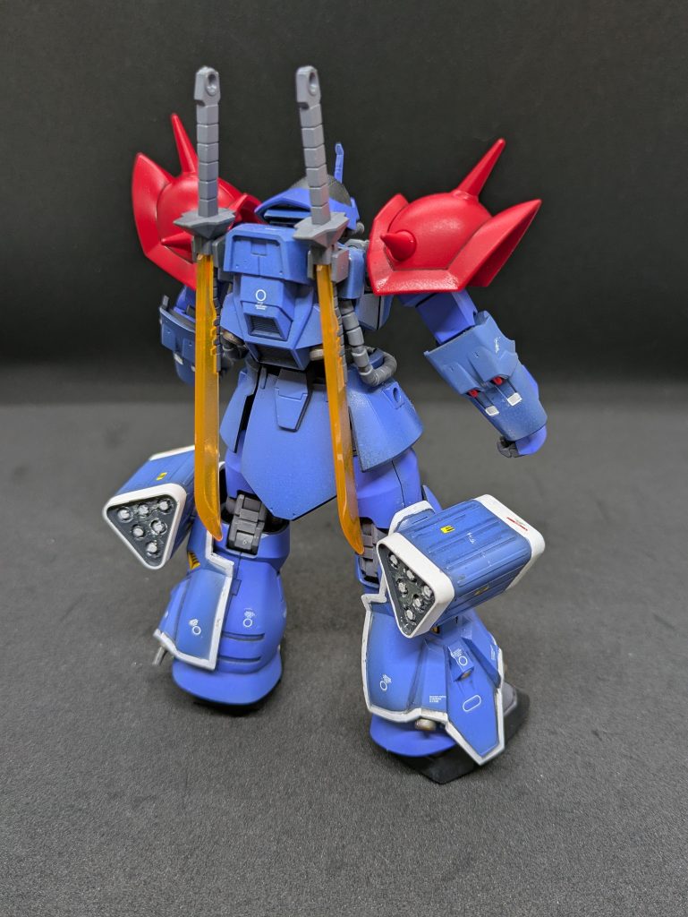 後ろ姿1。この帯刀はカッチョイイなー。