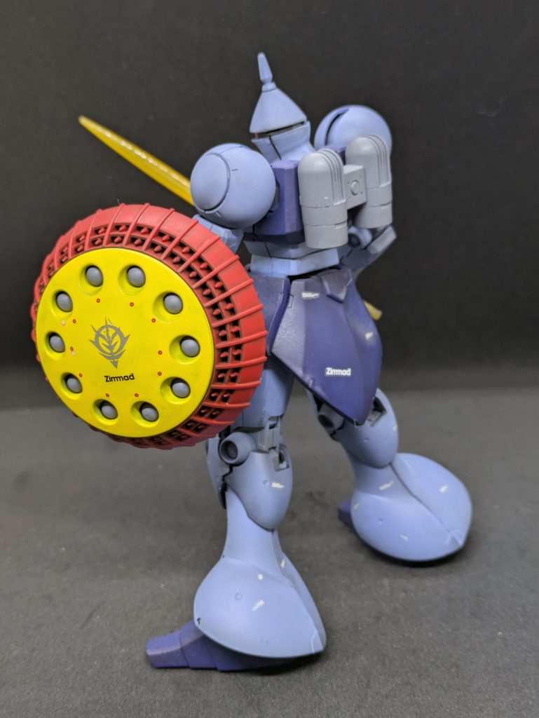 最初のHGUCギャンの盾もスゴイ気合の入った出来でしたが、リバイブ版の盾も気合が入っています。ミサイルの塗り分けは、私の気合不足で塗り分けていません。劇中でも赤っぽかったのでOK?