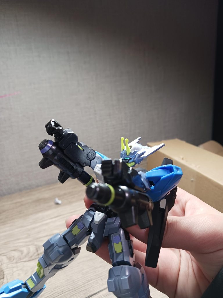 腕部用ロケット砲近距離に近づいて、吹き飛ばすという戦法の武器である