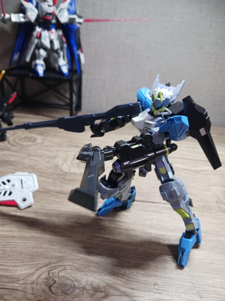 こちらも、遠距離としても近距離としても非常に、使える武器である。以上です!フォローよろしくです!それではまた〜