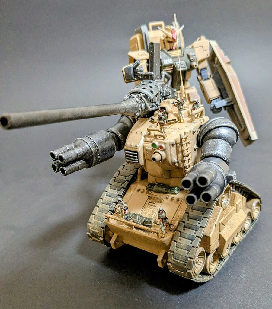 マガジンの交換は第三弾で登場した陸戦型ガンダムちゃんに今回は演技してもらうことにしました。会社の後輩は鹵獲したマガジン交換だけの為に帯同するザクはどうですか？と提案されたのでまた次の機会に…