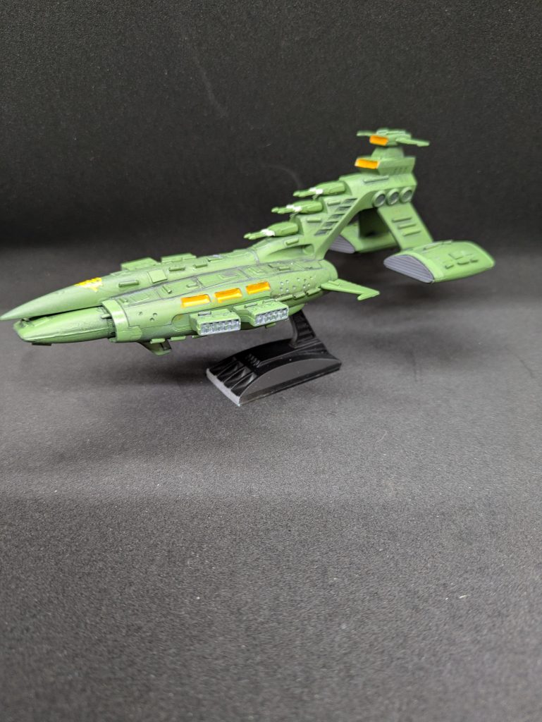 塗装について。ザンジバルと同じく私の「ガンダム」と同じくらいのバイブルである「銀河英雄伝説」の自由惑星同盟軍軍艦の色にしようと決めていました。クレオスから出ている「銀英伝カラー」自由惑星同盟軍標準型戦艦グリーンを使用しました。あとは量産型ザクの緑(腕とか脚の色)をところどころにアクセントとして塗っています。旧キットは手間がかかりますが、やっぱり楽しい。最後までご覧いただきありがとうございました。