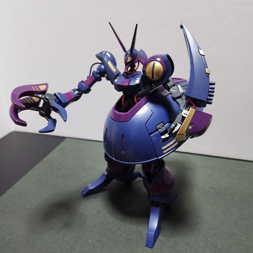 ピンク系のカラーが今一好みでなかったのでタミヤカラーのラベンダーのスプレーで色チェンしました。