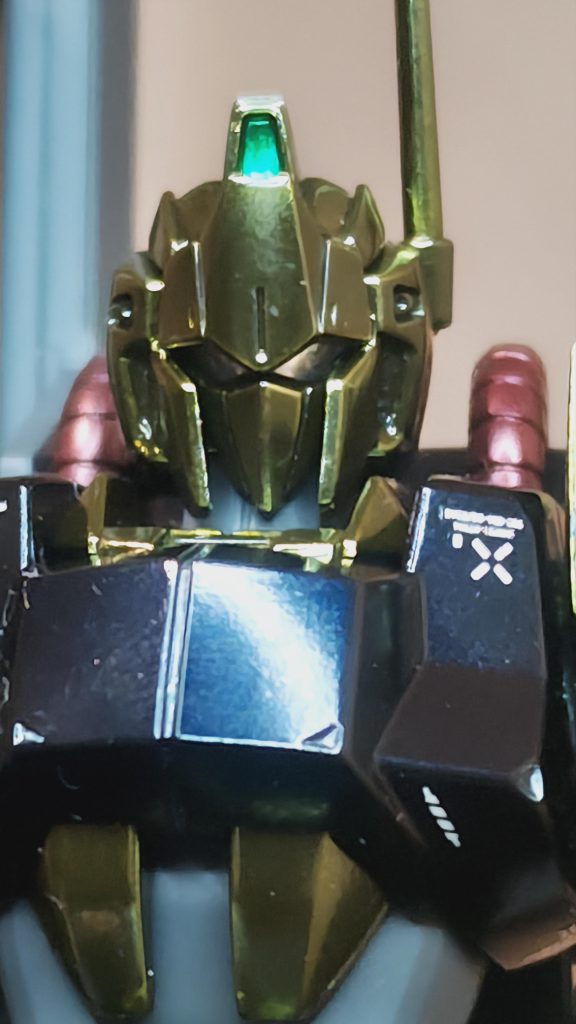 一応、メッキっぽくはなりましたが、お試しセットで塗料量が足りない乾燥時間(マニュアルの待ち時間の倍取った)が足りないなどで下地の黒が見えてしまって暗い色になりました。